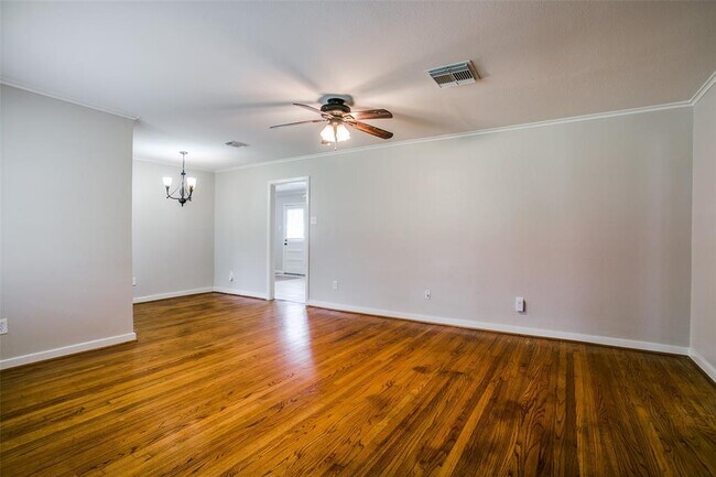 Foto del edificio - 1714 Springwood Dr