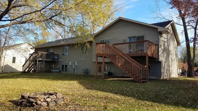 Building Photo - Split Level Duplex