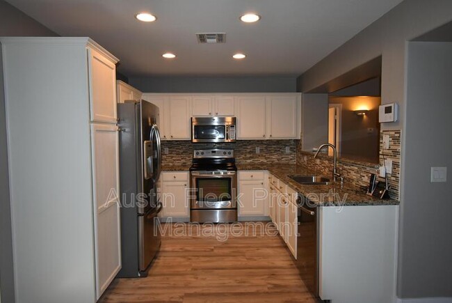 Building Photo - 275 W Santa Gertrudis Trl