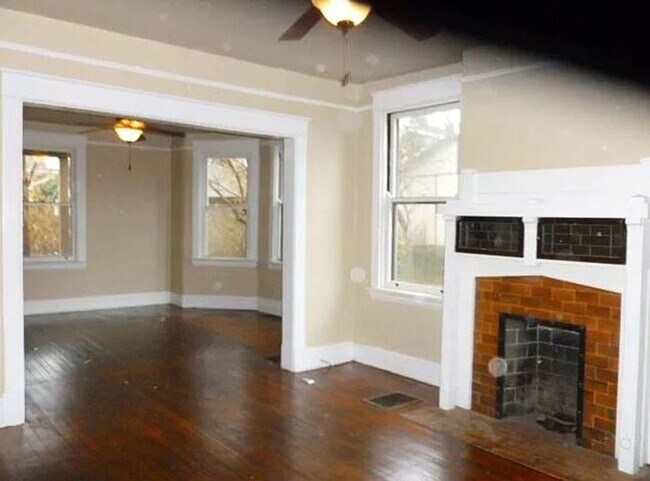 Building Photo - 635 Straight Street