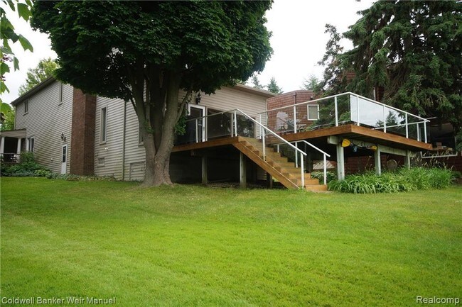 Building Photo - 3105 Interlaken St