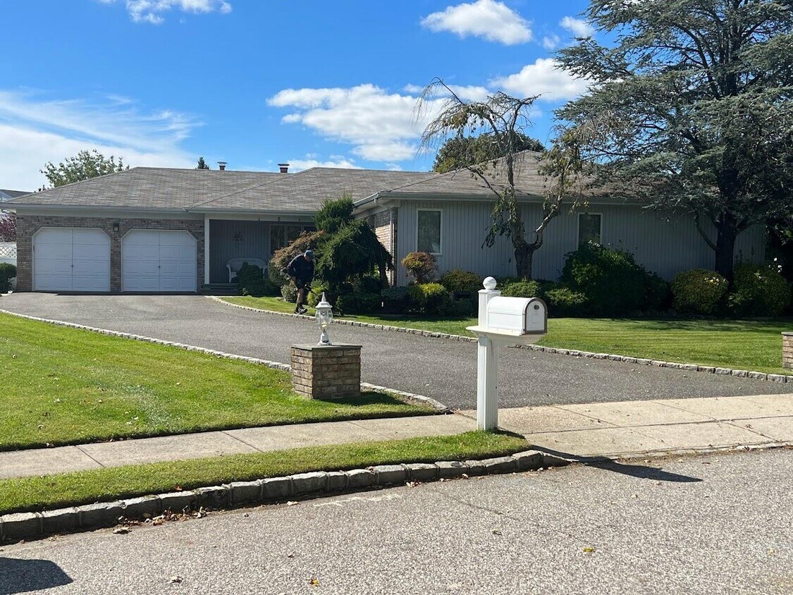 Primary Photo - 6 Seabreeze Ln.