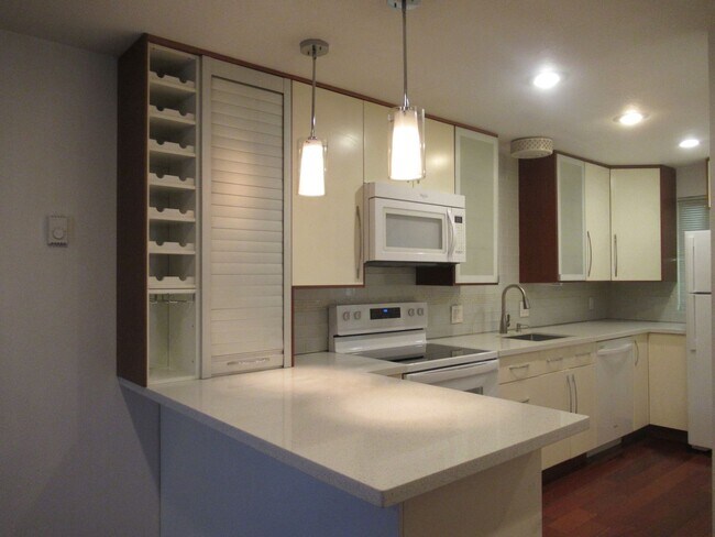 Foto del edificio - Modern 2 bedroom, 1.5 bath condo in the ga...