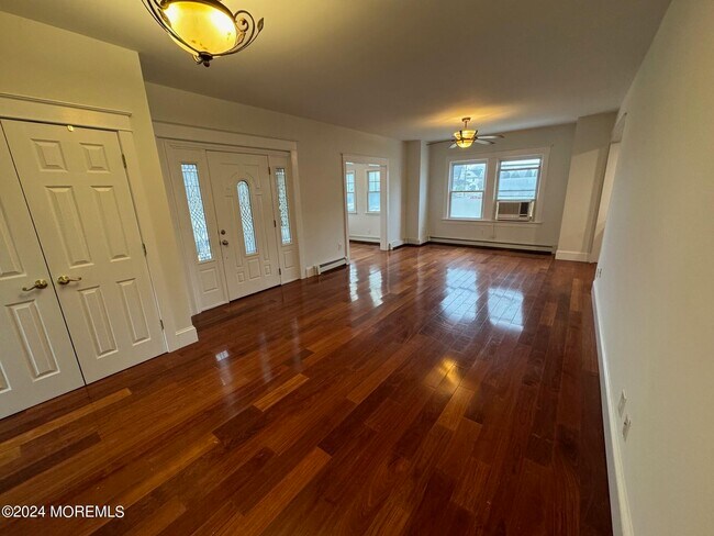Building Photo - 503 Forman Ave