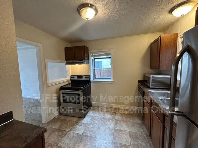 Building Photo - 3806 S Asotin St