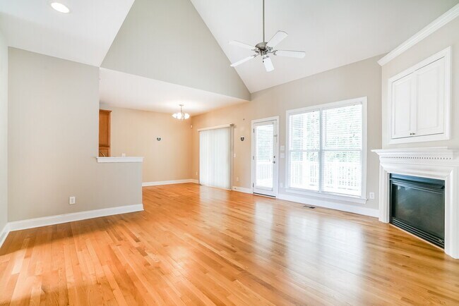 Building Photo - 429 Longbourn Dr