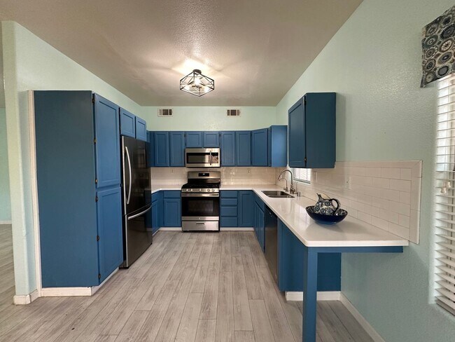 Building Photo - Two Bed Two Bath Condo!