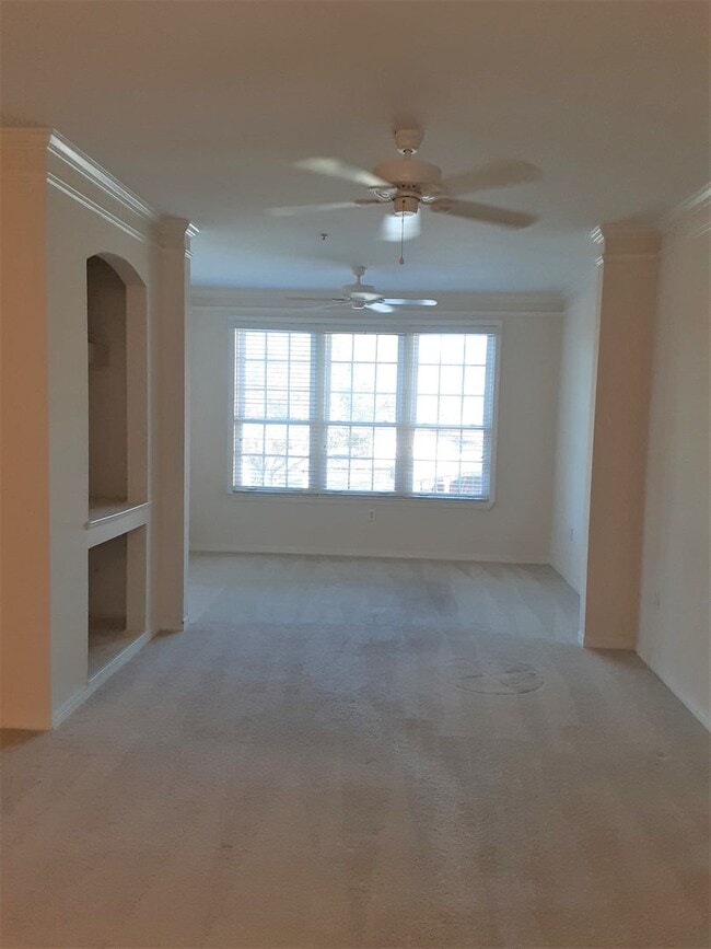 Foto del edificio - Annual unfurnished 2/2 condo in luxury development near Legacy Trail and Siesta Key.