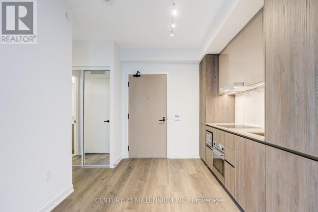 Building Photo - 8 Interchange Wy