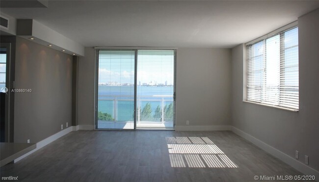 Building Photo - 1 br, 1 bath  - 3301 NE 5th Ave Apt 804