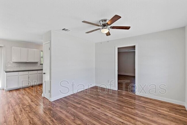 Building Photo - 834 Jadewood Dr