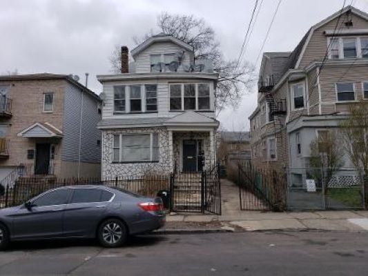 Building Photo - 69 Mapes Ave