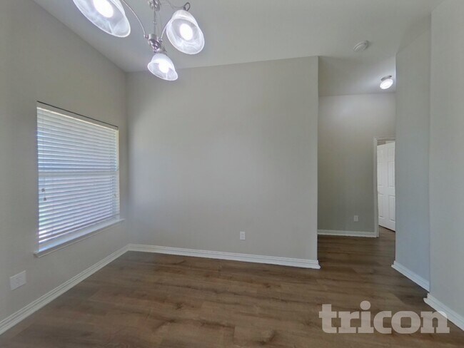 Foto del edificio - 7814 Longbow Ln
