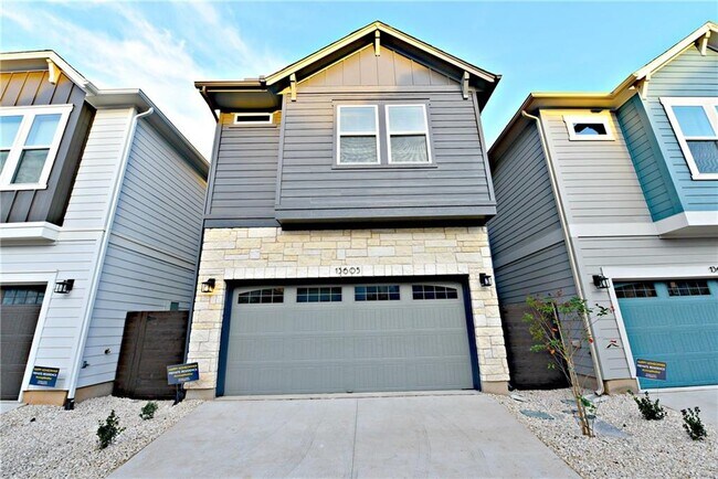 Building Photo - 13605 Defiance Pass