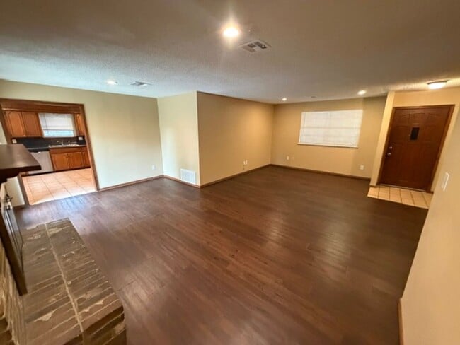 Building Photo - Wonderful east Norman home! Three bed, two bath, two car garage, fully fenced yard!