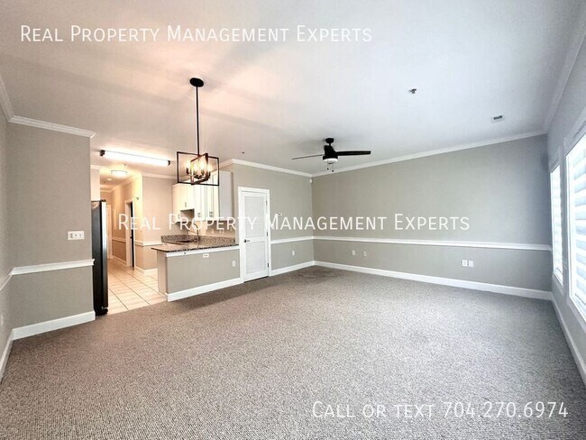 Foto del edificio - 8745 Coralbell Ln