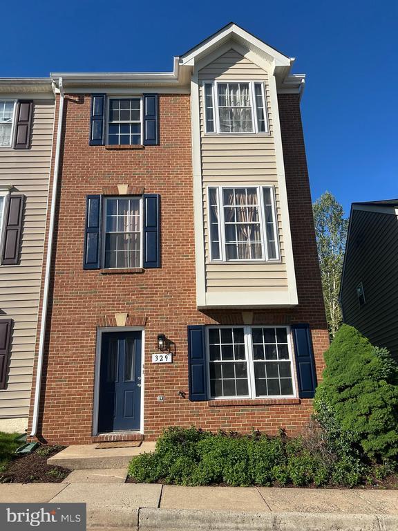 Building Photo - 329 Kirby St