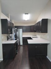Building Photo - 994 38 1/2 Ave W