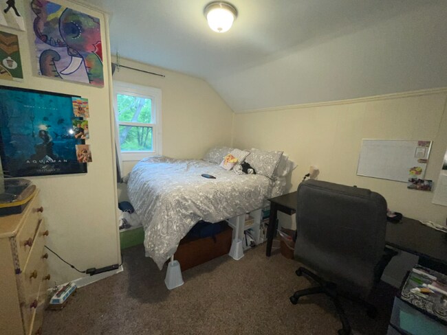 Foto del edificio - 421 Dodge St