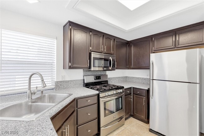 Building Photo - 7600 Beverly Hills Dr