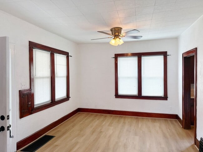 Building Photo - 850 Rice St