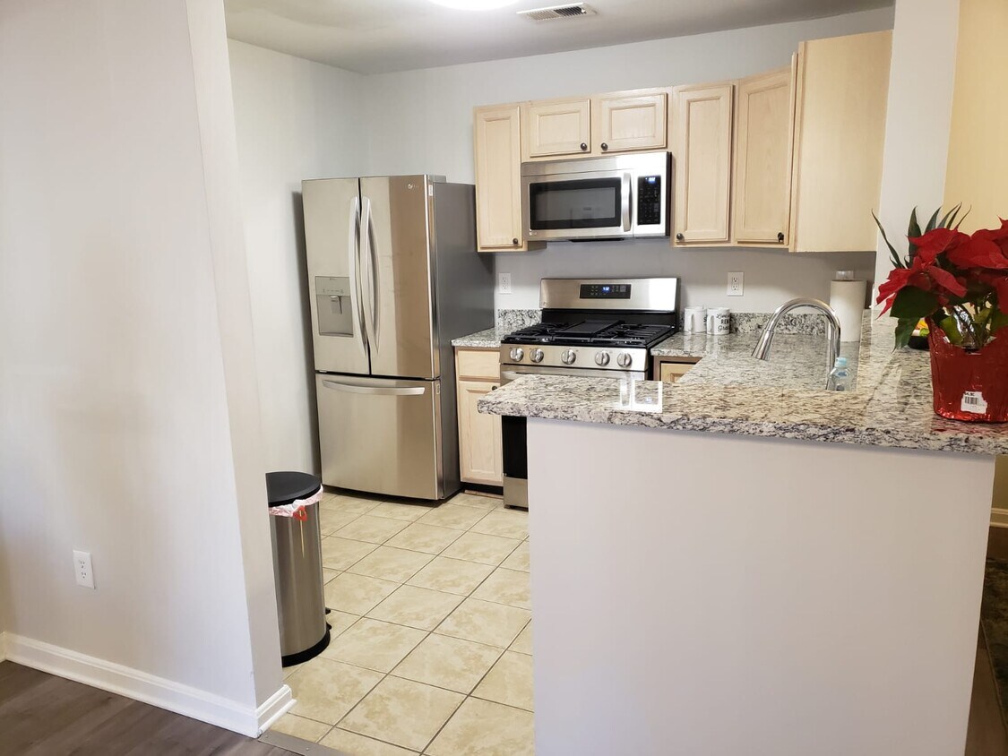 1061 Gardenview Loop Unit 204, Woodbridge, VA 22191 Condo for Rent in