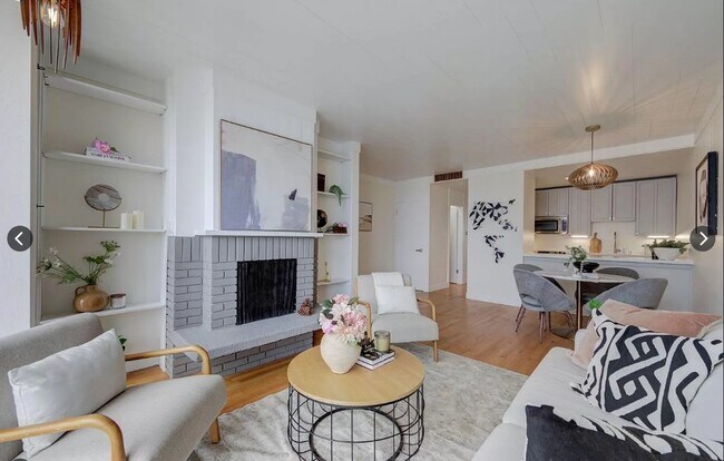 Living/Dining Room - 411 Green St