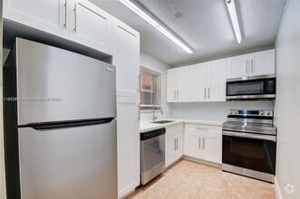 Building Photo - 114 Lake Anne Dr