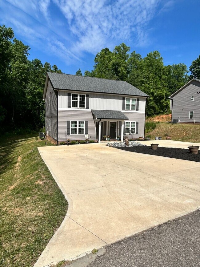 Foto del edificio - Beautiful 3 Bedroom 2.5 Bath Duplex Home i...