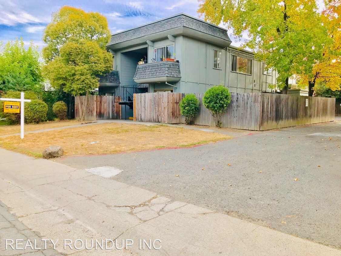 Primary Photo - 2212 Roselake Ave