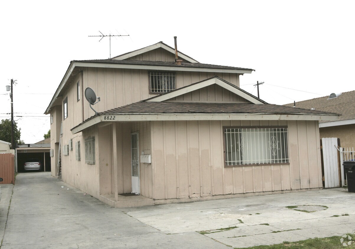 Foto principal - 8822 Baring Cross St