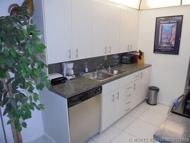 Building Photo - 3069 Yarmouth Dr