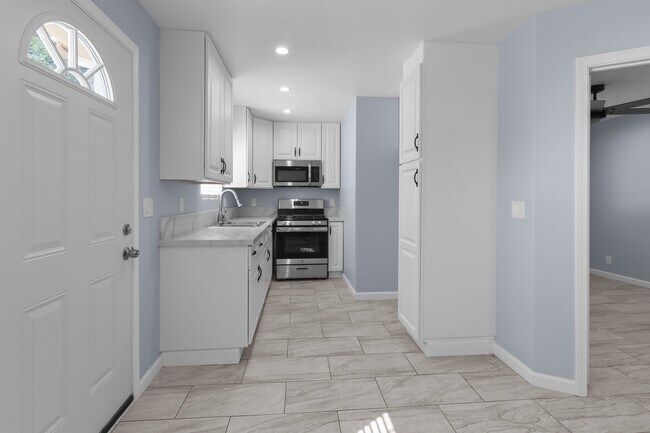 Building Photo - 7106 Beckford Ave