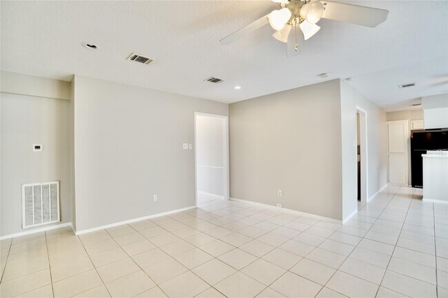 Foto del edificio - 10811 Sugar Hill Dr