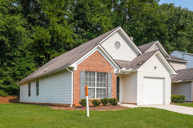 Building Photo - 804 Hillandale Ln