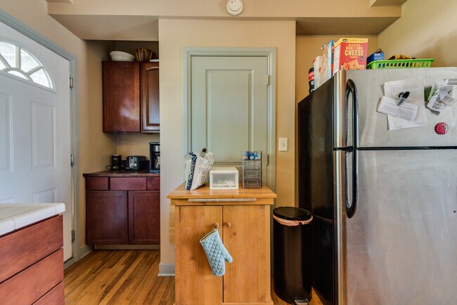 Foto del edificio - 3120 N Oakley Ave