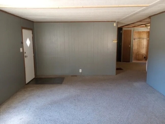 Building Photo - 3 Bedroom 3 Bathroom House