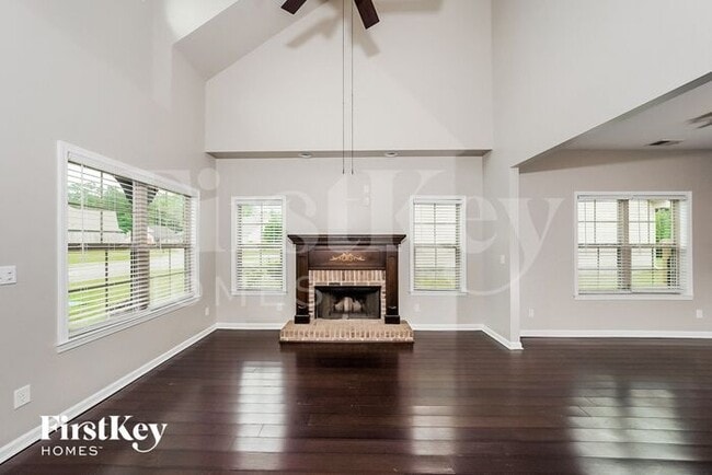 Foto del edificio - 345 Deer Creek Way