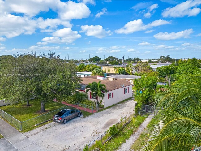 Foto del edificio - 5819 SW 26th St