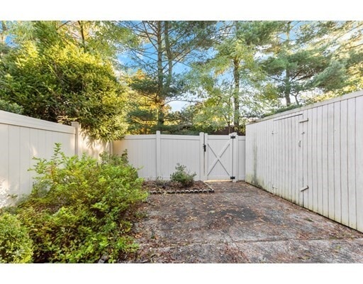 Building Photo - 1701 Windsor Dr S