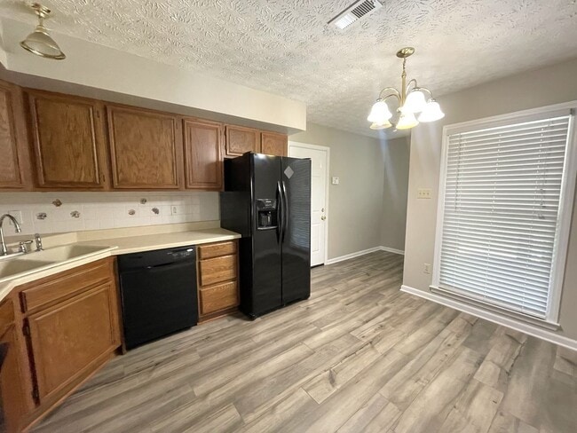 Building Photo - Cute 3 bedroom/2 bath house for rent-West ...