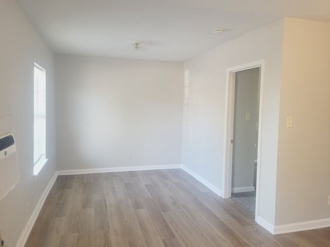 Building Photo - 510 S Pine St