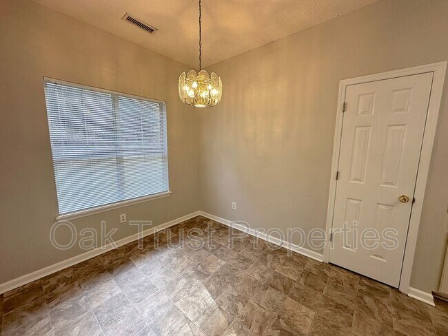 Foto del edificio - 1608 Windsor Ln