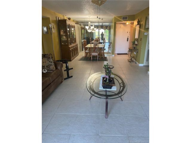 Foto principal - 900 NE 195th St