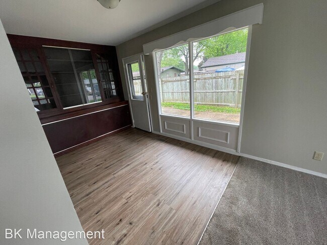 Building Photo - 3 br, 1.5 bath House - 1035 Davis Drive