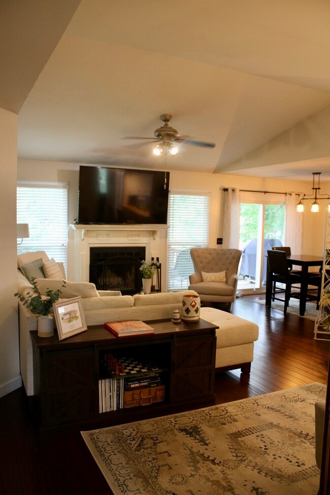 Building Photo - 5064 English Village Dr