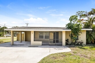 Building Photo - 5 Victoria Dr