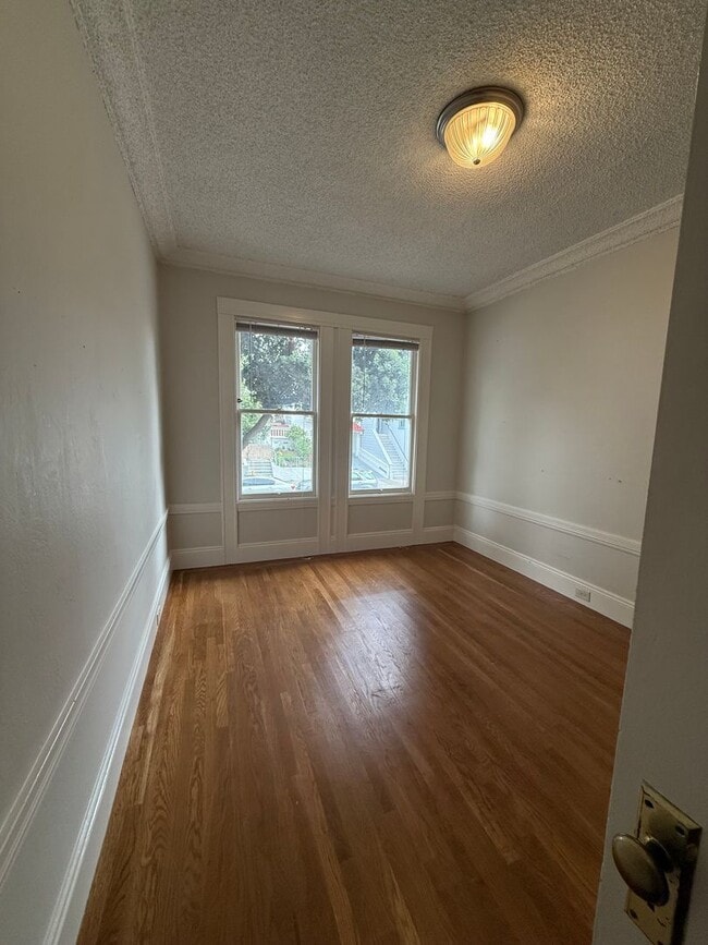 Building Photo - 2649