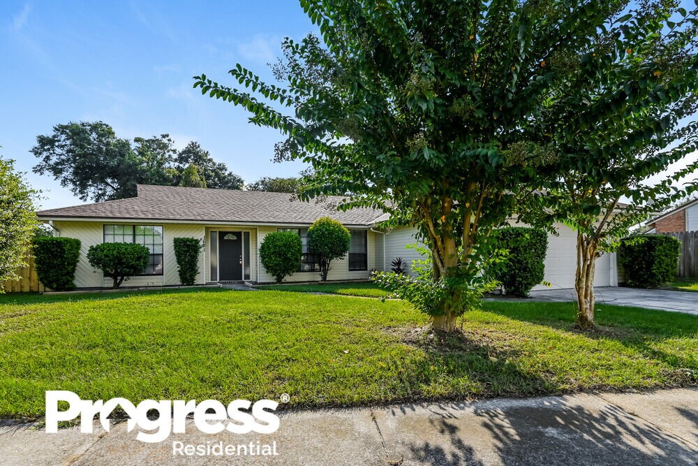 Primary Photo - 1621 Windy Oaks Dr W