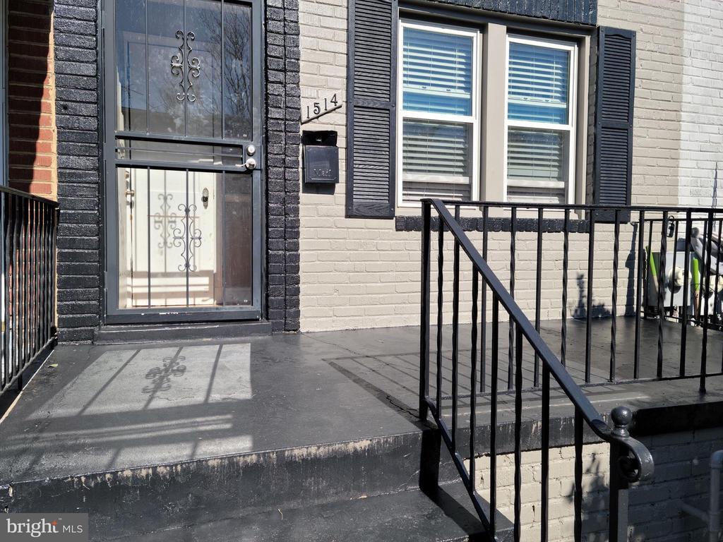 Primary Photo - 1514 Queen St NE